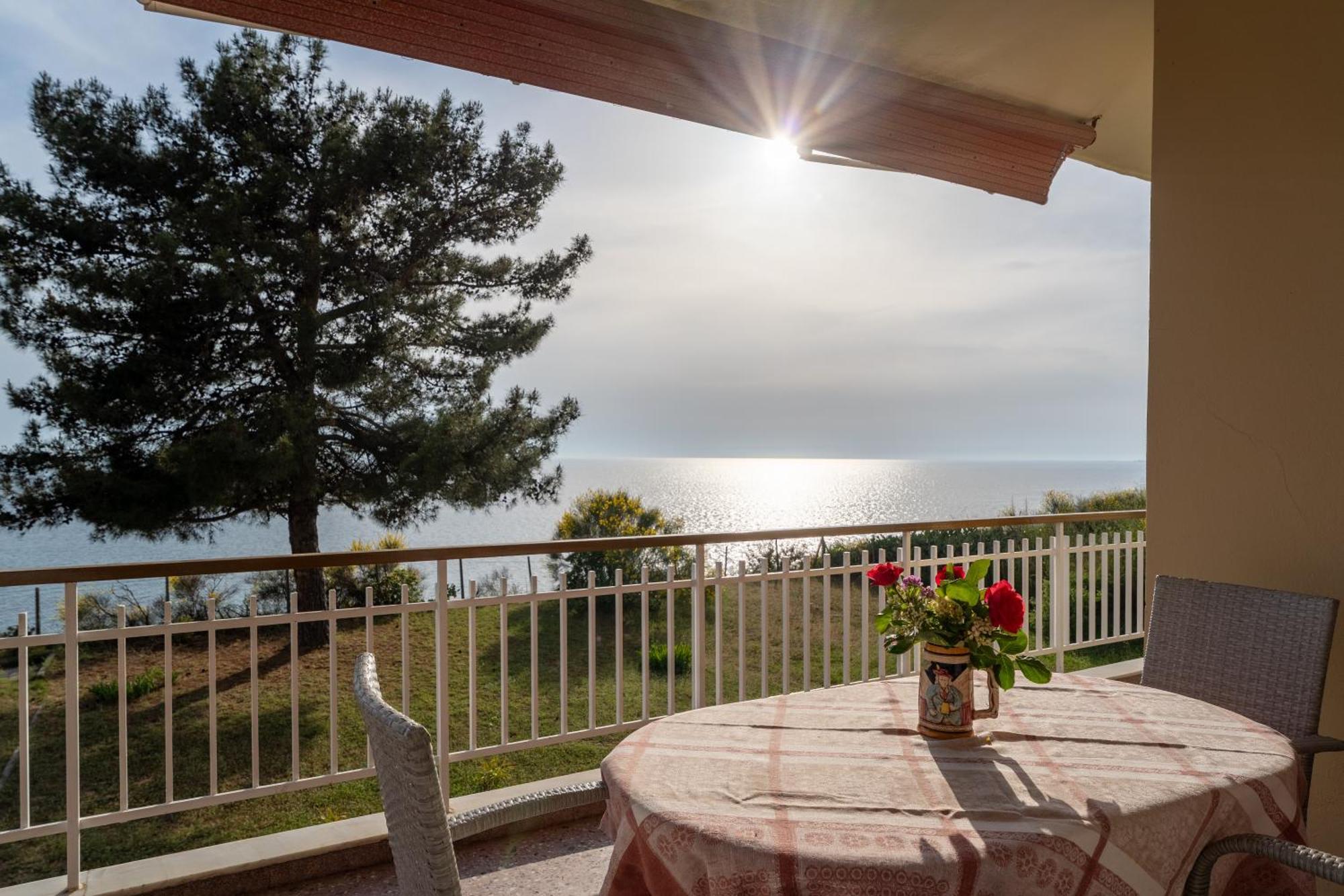 Apartamento Sunshine House Offering Spectacular Views To Olymp A Nea Iraklia Exterior foto